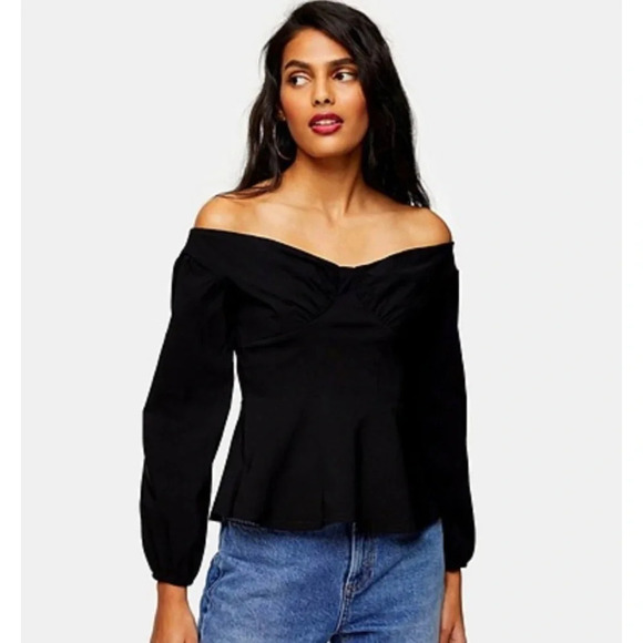 Topshop- BLACK STRETCH BARDOT TOP
Off the shoulder. - Picture 2 of 4